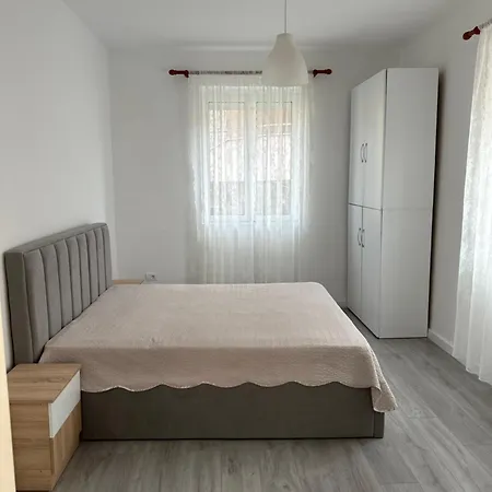Center Apartment *
